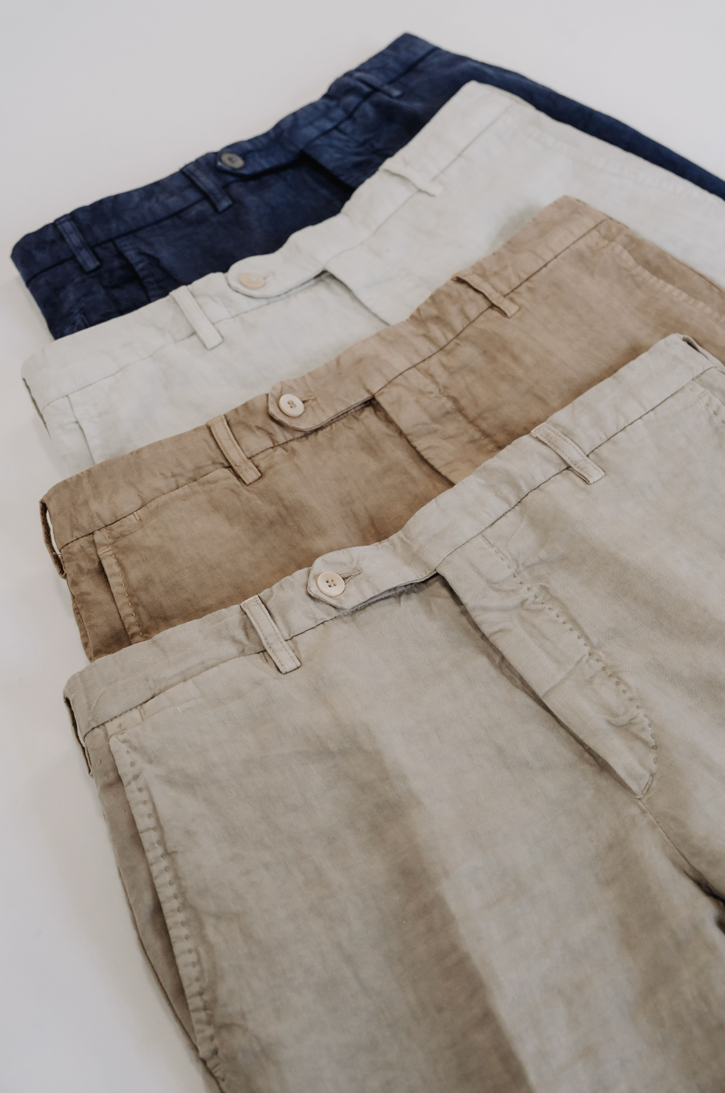 Pantaloni sportivi in lino beige