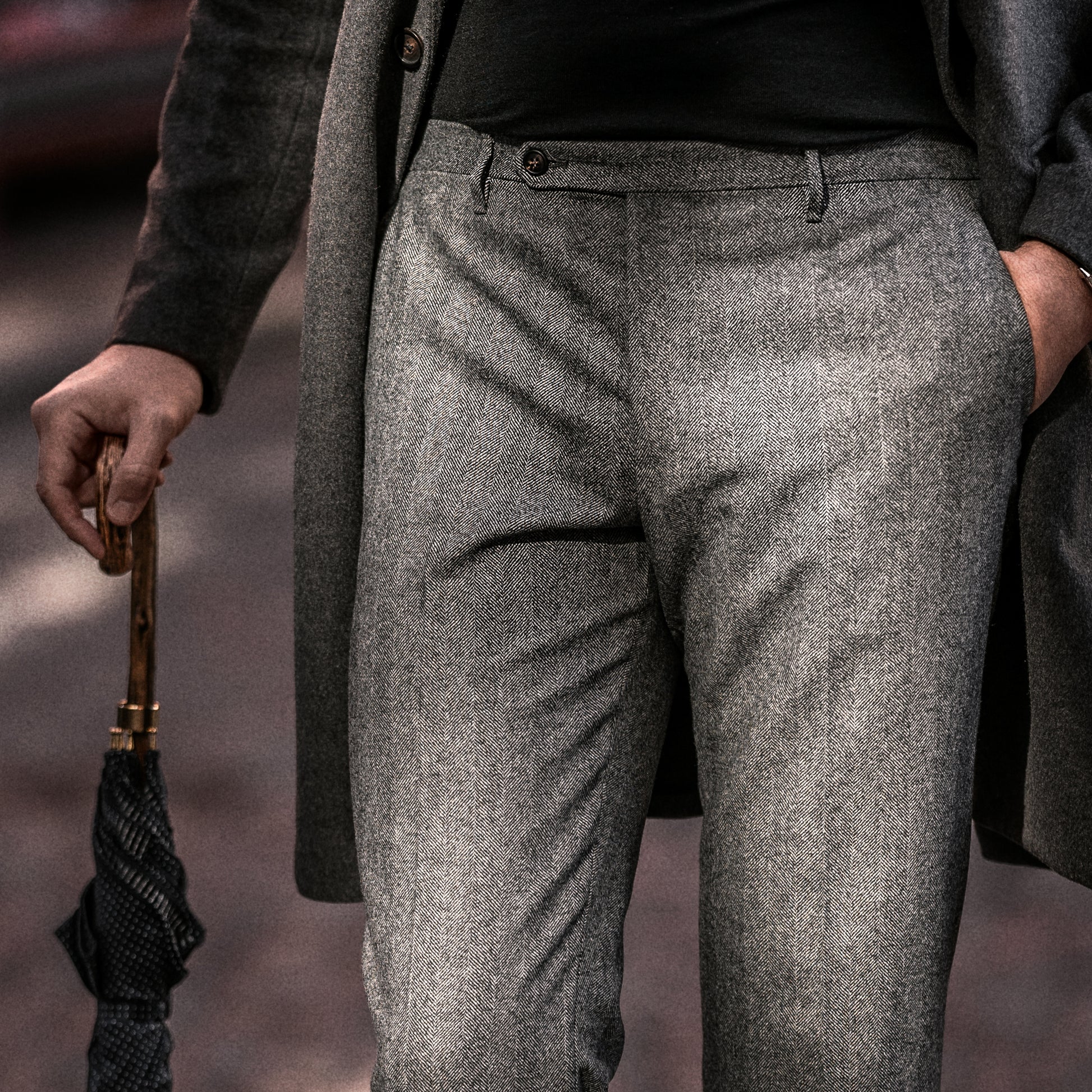 Pantaloni in flanella grigia a spina di pesce