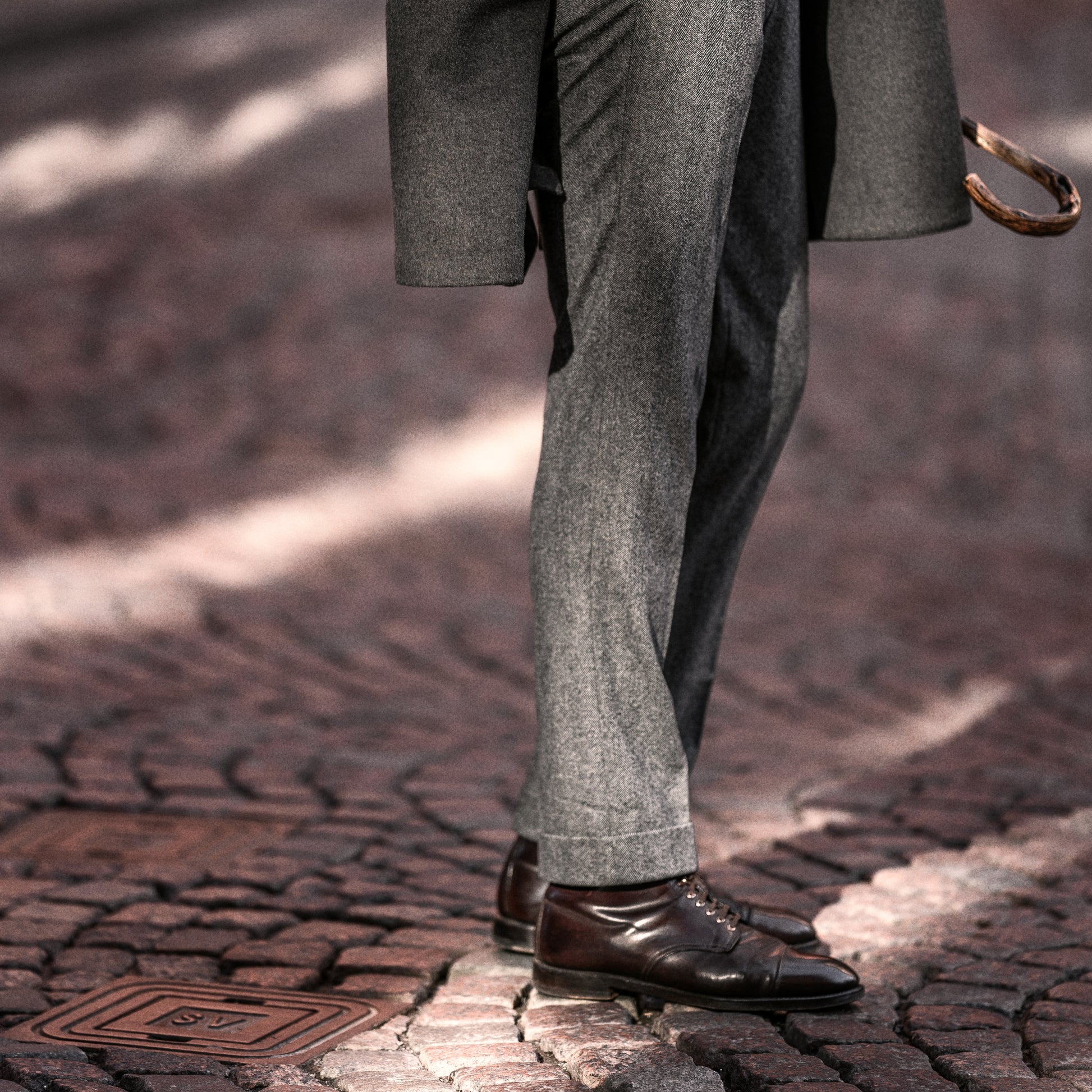 Pantaloni in flanella grigia a spina di pesce