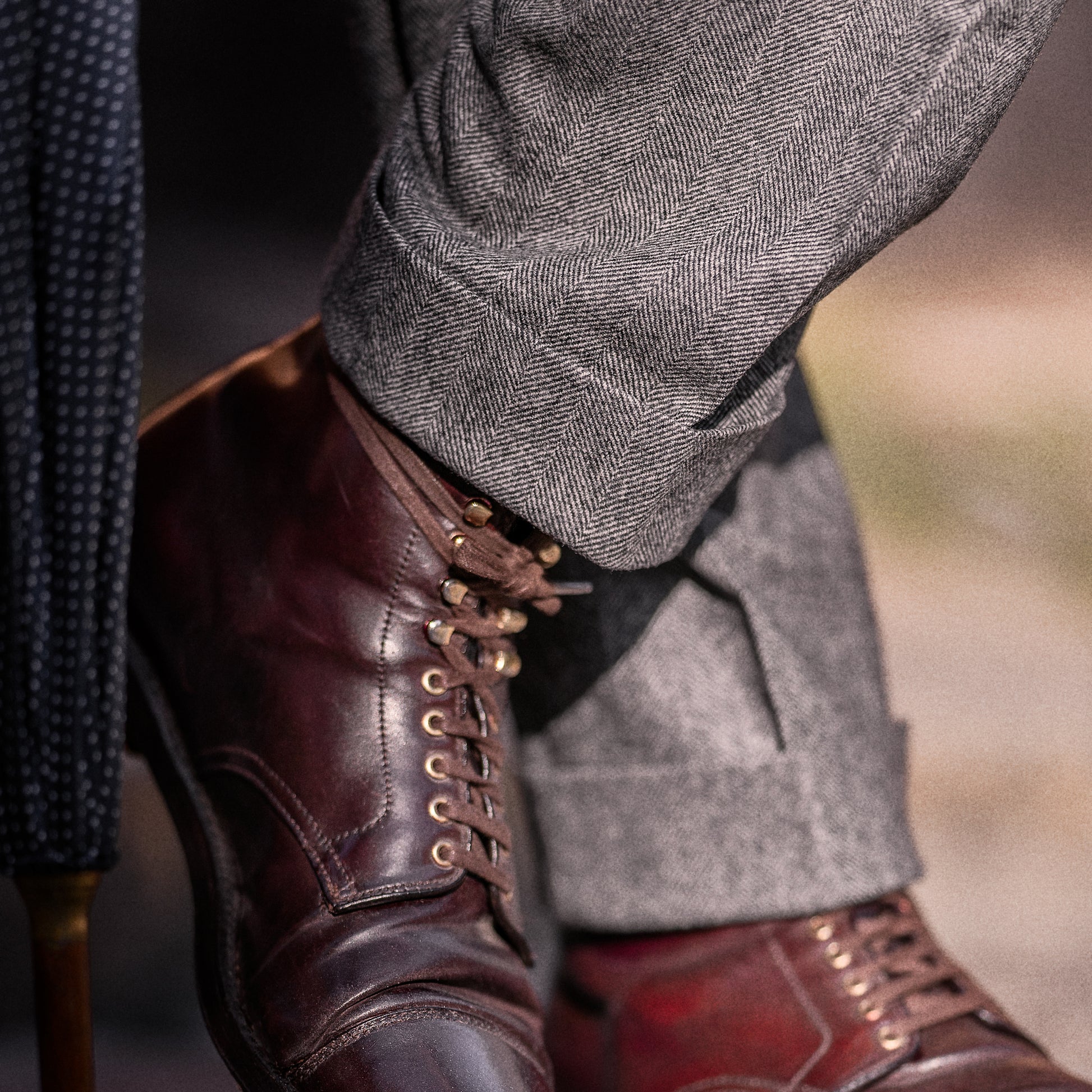 Pantaloni in flanella grigia a spina di pesce