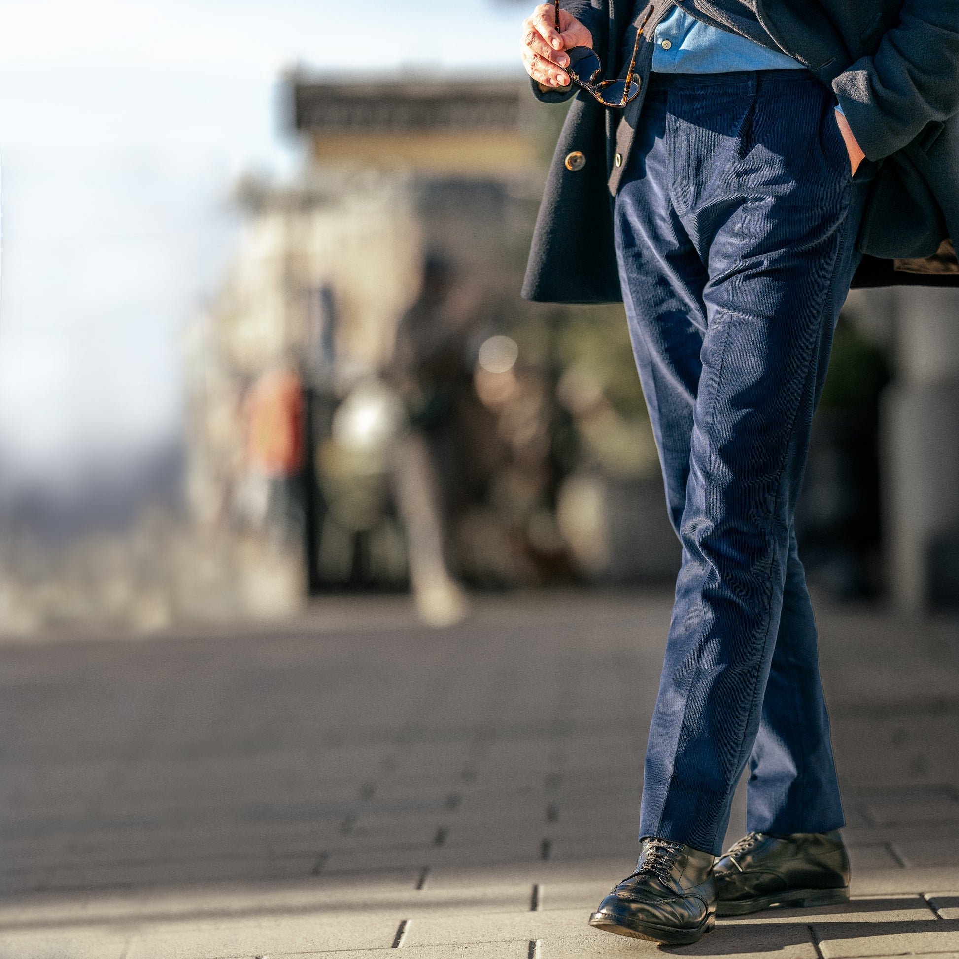 Pantaloni in velluto a coste blu scuro a coste medie