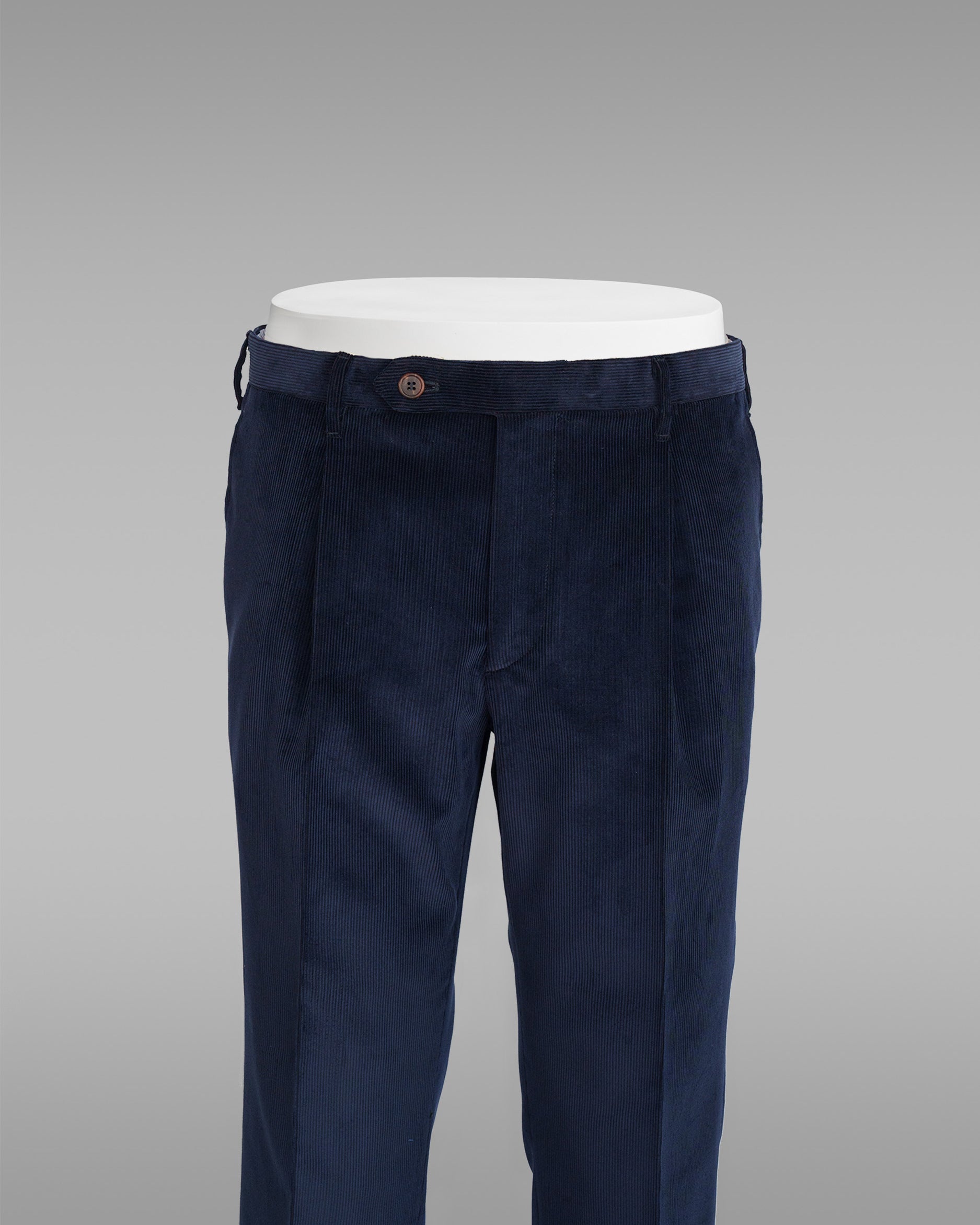 Pantaloni in velluto a coste blu scuro a coste medie