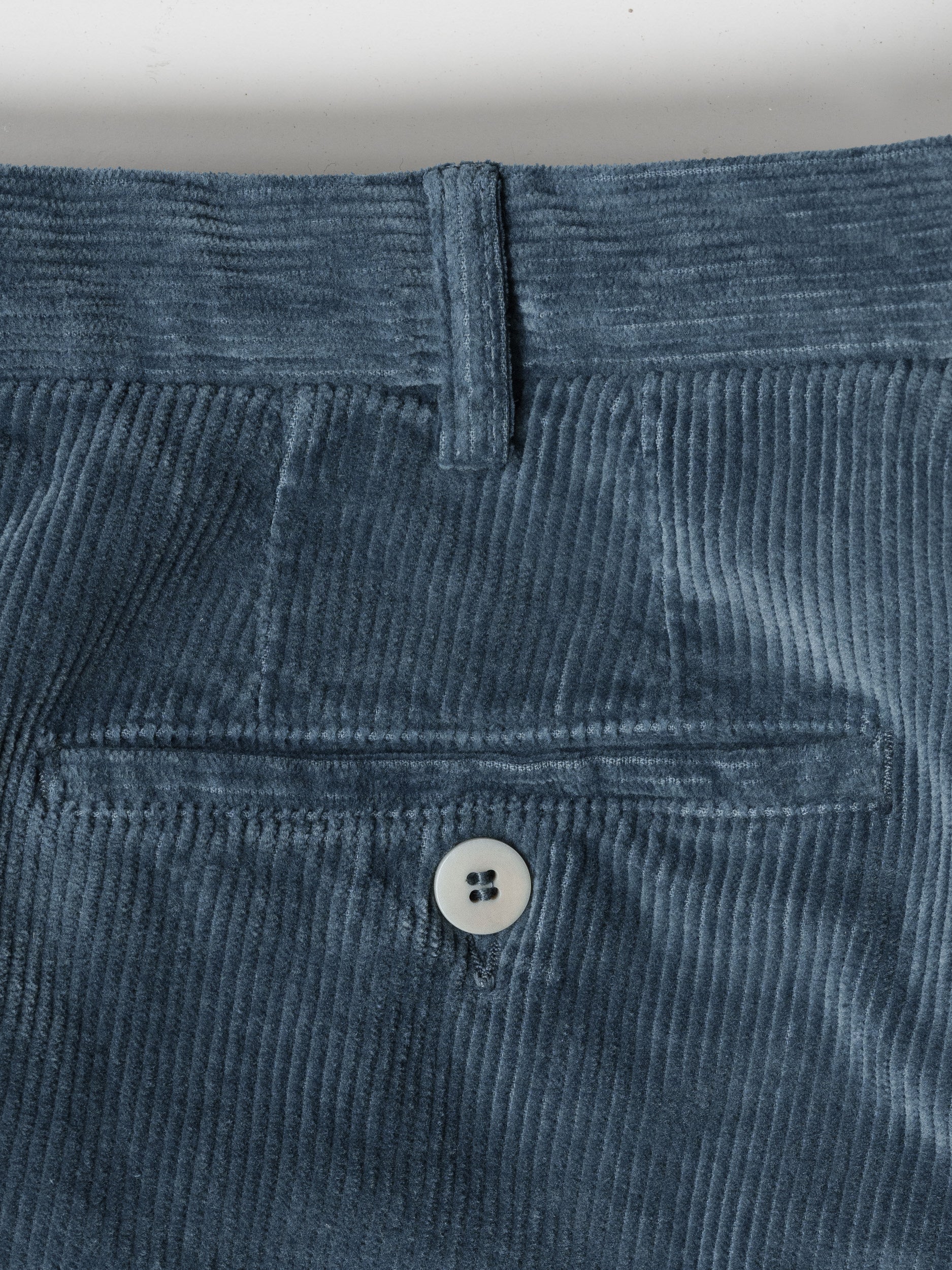 Pantaloni sportivi in velluto a coste blu denim