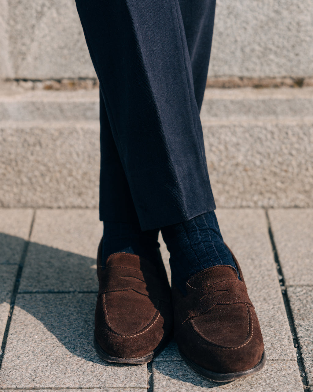 Pantaloni in cotone blu scuro dalla vestibilità regolare