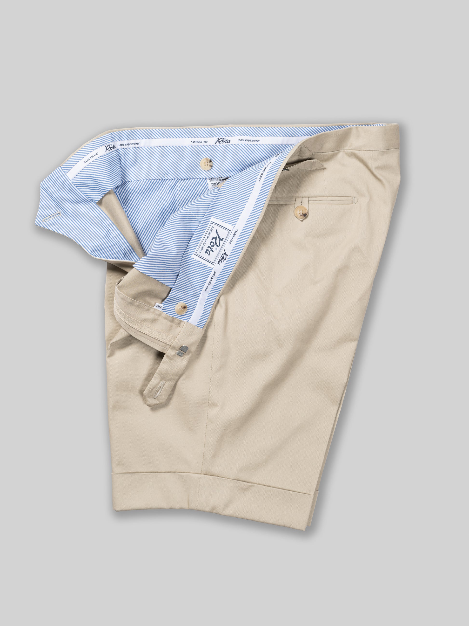 Pantaloni bermuda in cotone beige mastic, vestibilità regolare