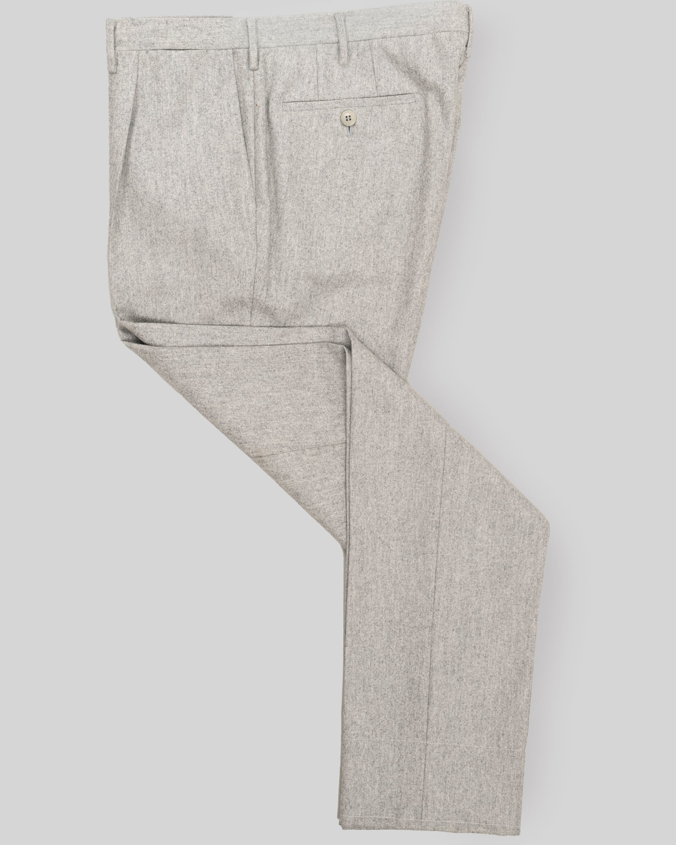 Un paio di pantaloni di flanella di lana grigio chiaro regular fit