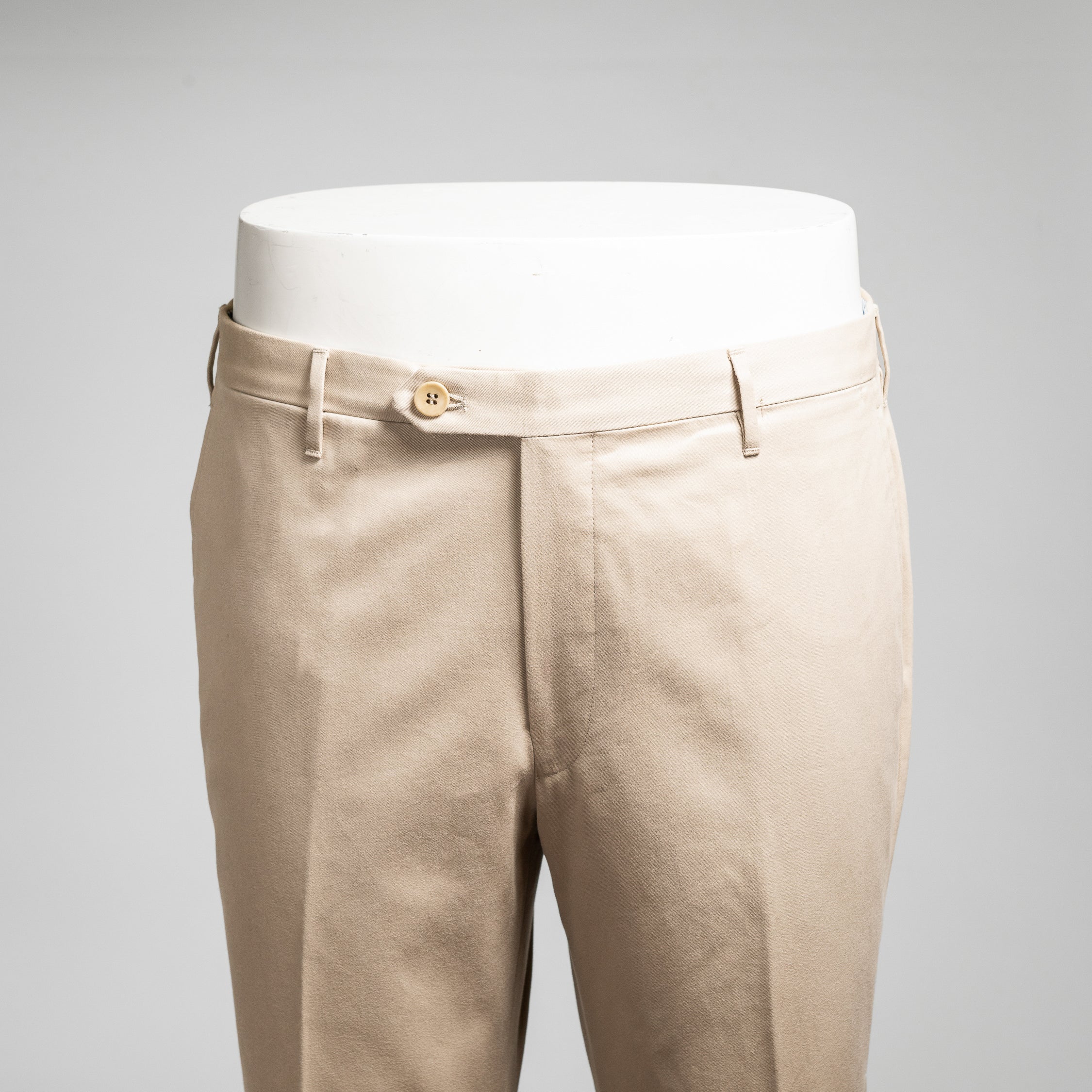 Pantaloni in cotone beige mastice, vestibilità regolare