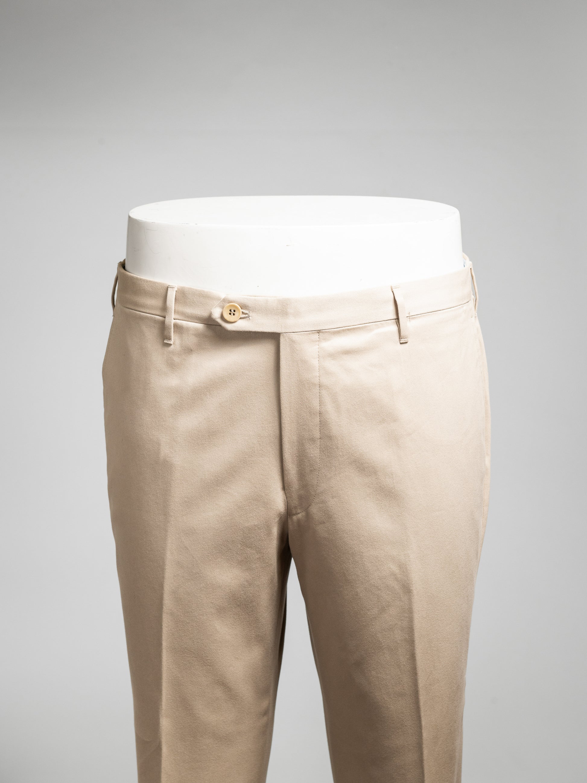 Pantaloni in cotone beige mastice, vestibilità regolare