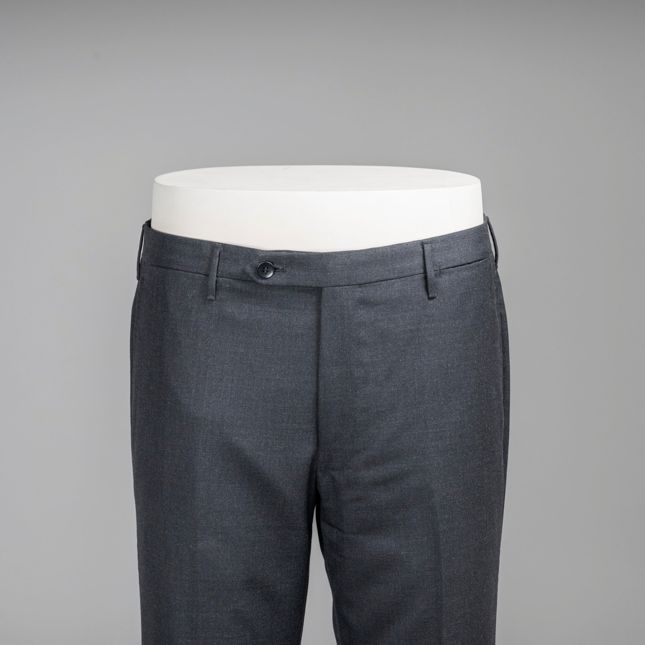Pantaloni in lana pettinata grigio scuro, vestibilità regolare