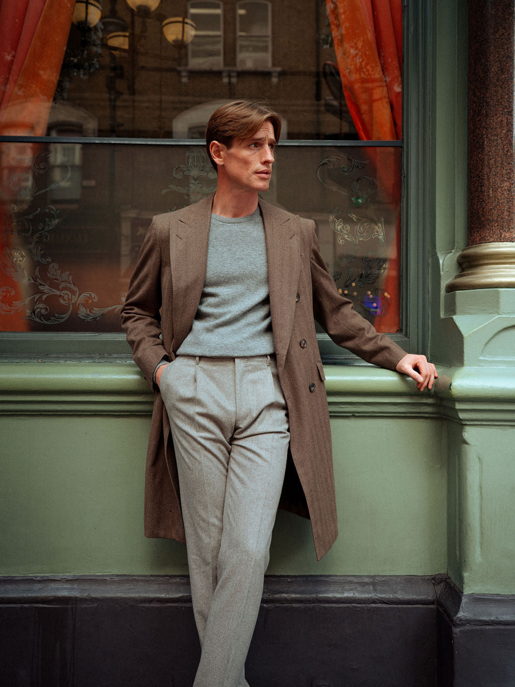 Pantaloni in flanella di lana beige chiaro, vestibilità regolare