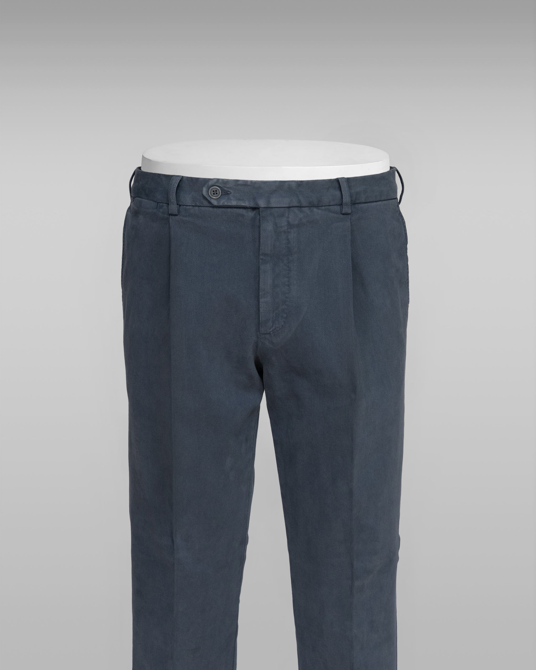 Pantaloni sportivi in cotone ed elastan blu denim con 1 piega