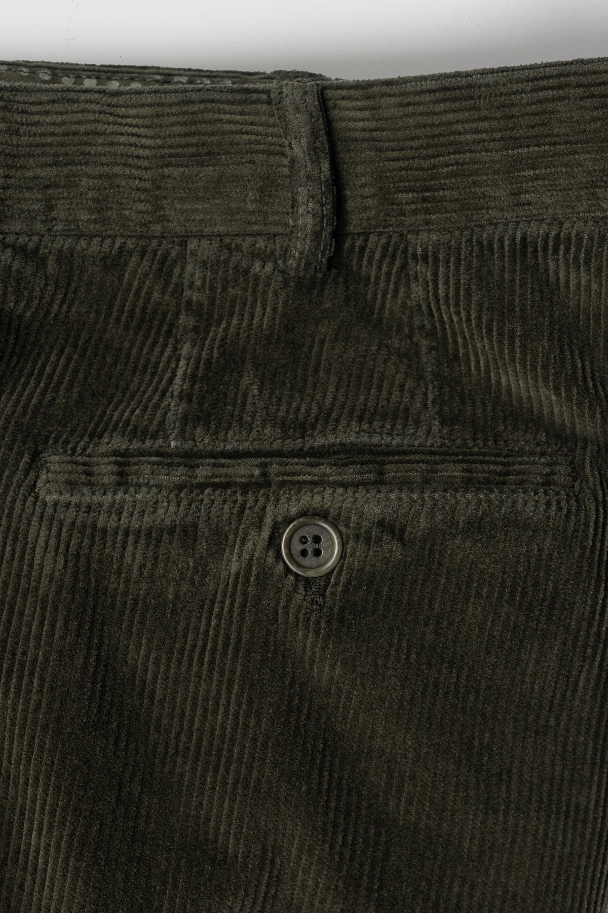 Slim fit trousers in sport corduroy – available in 6 colors