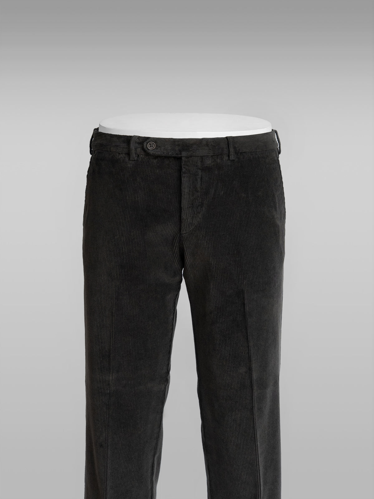 Slim fit trousers in sport corduroy – available in 6 colors