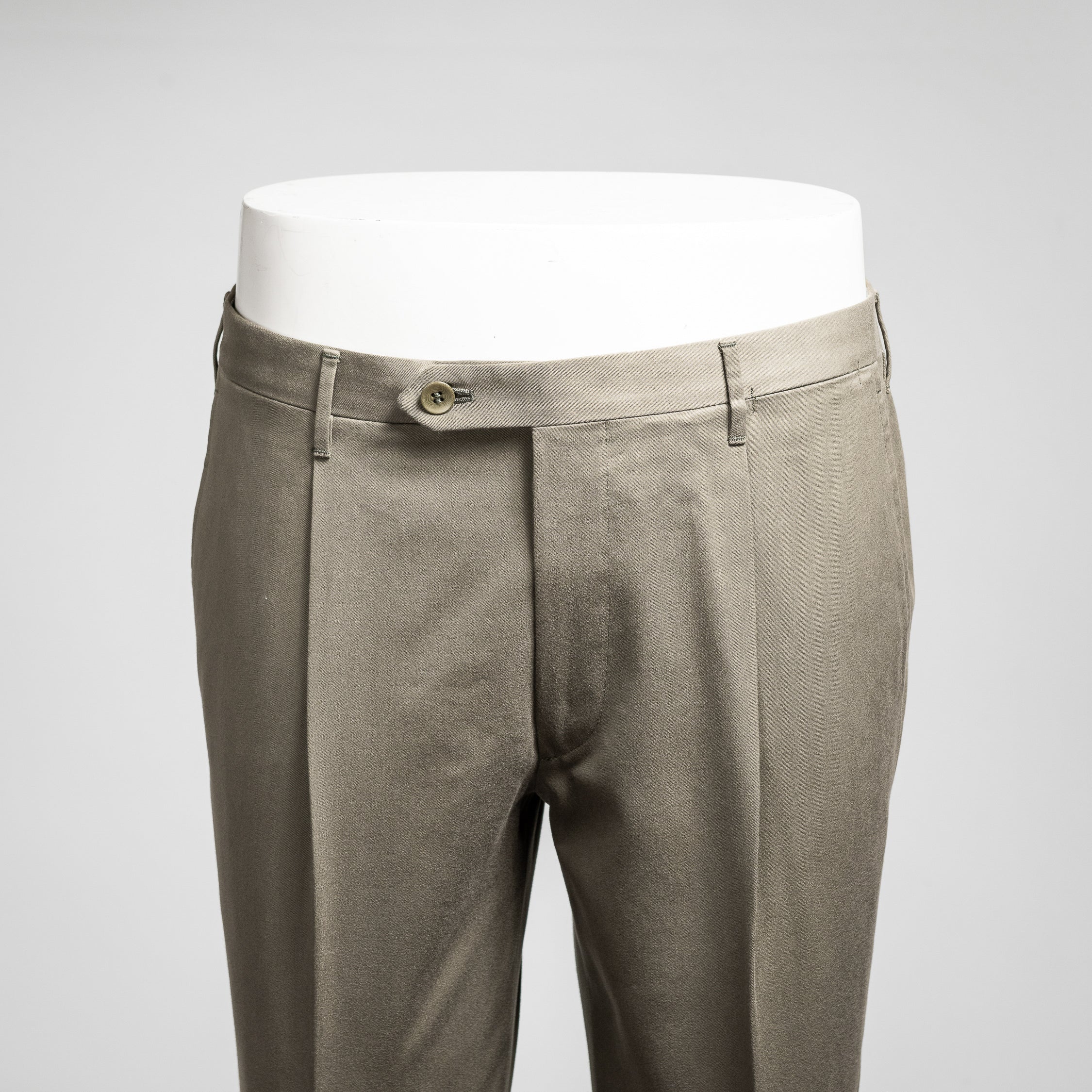 Green pair of regular fit cotton trousers